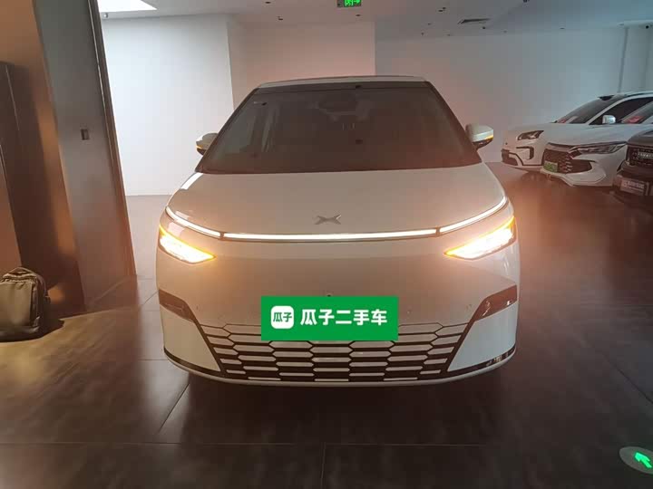 Фото 3 - XPeng X9