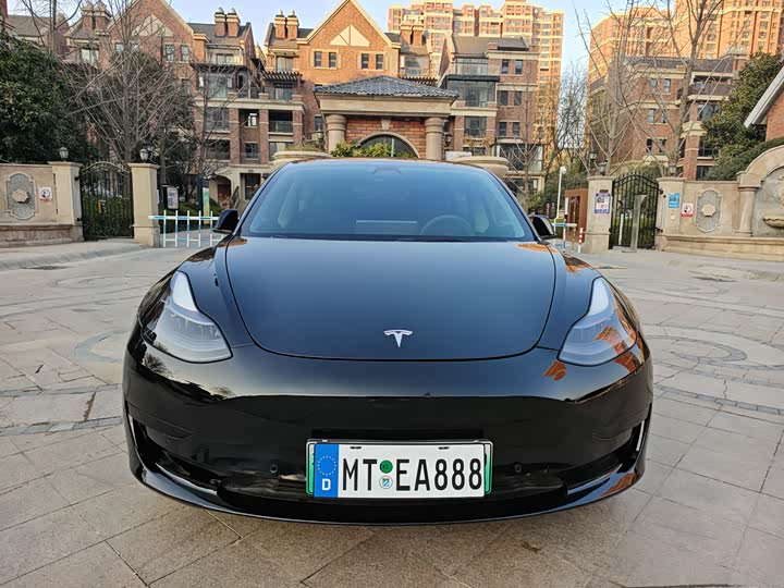 Фото 2 - Tesla Model 3