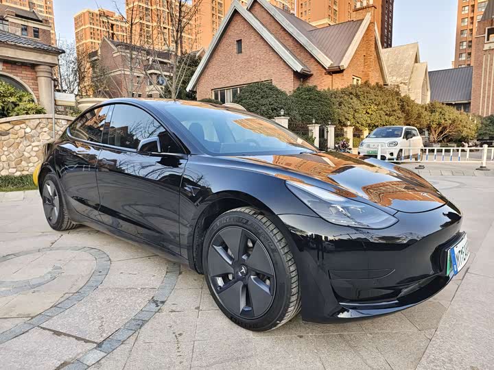 Фото 3 - Tesla Model 3