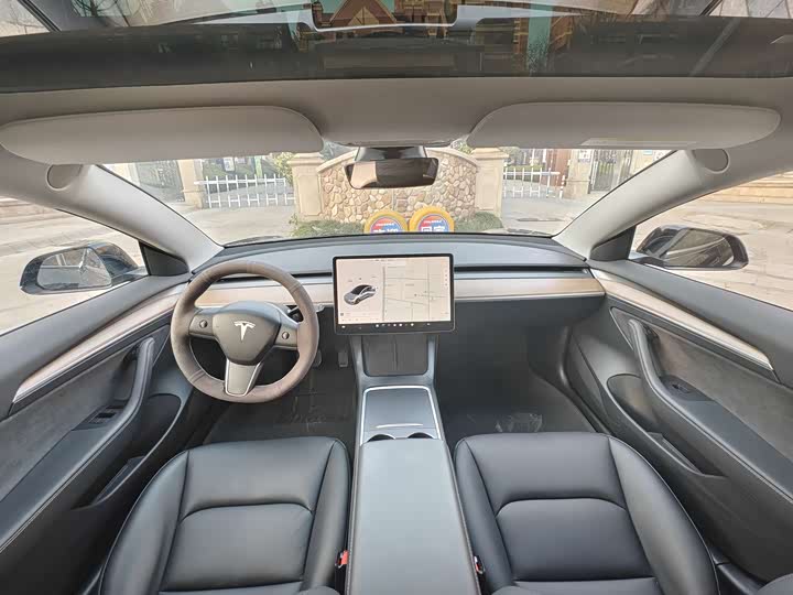 Фото 6 - Tesla Model 3
