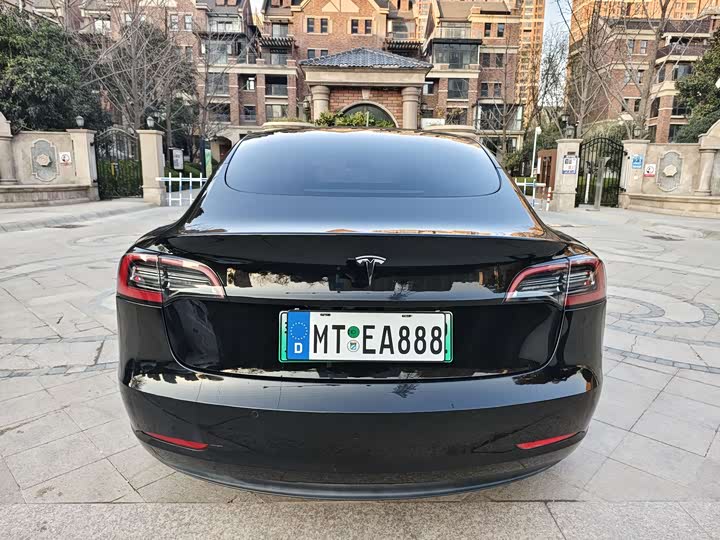 Фото 8 - Tesla Model 3
