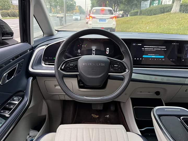 Фото 6 - Maxus G90