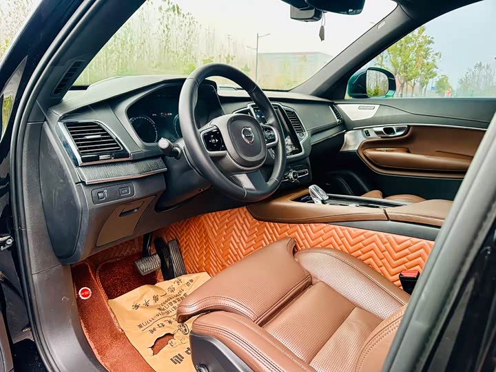 Фото 4 - Volvo XC90