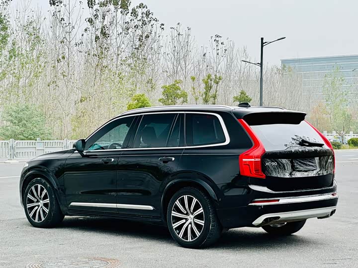 Фото 7 - Volvo XC90