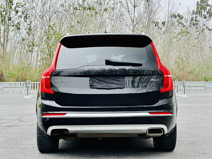 Фото 8 - Volvo XC90