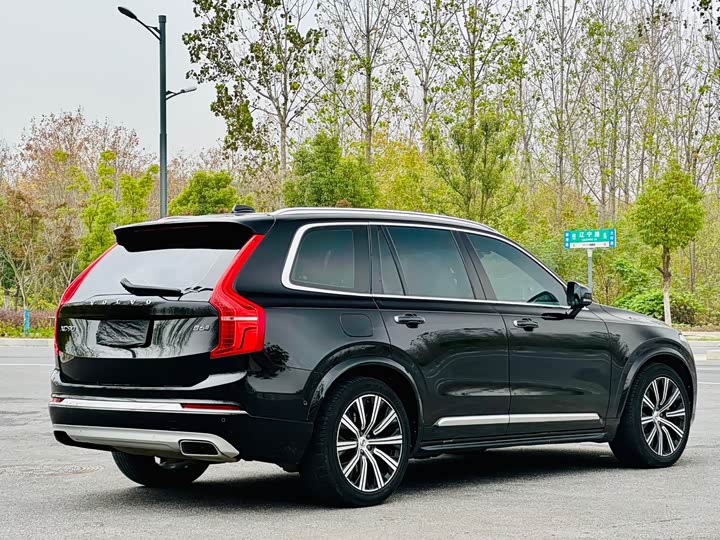 Фото 9 - Volvo XC90
