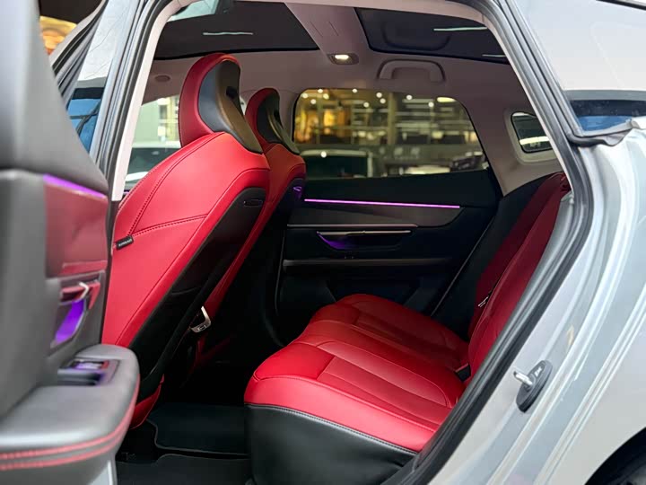 Фото 9 - XPeng P7