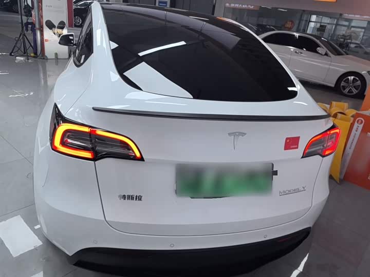 Фото 6 - Tesla Model Y