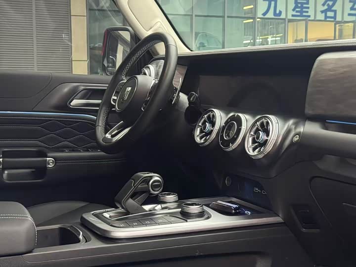 Фото 7 - Tank 300