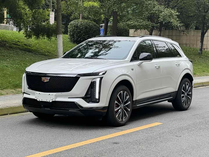 Фото 1 - Cadillac XT5