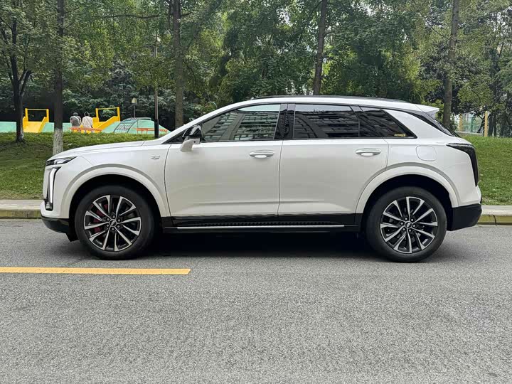 Фото 7 - Cadillac XT5