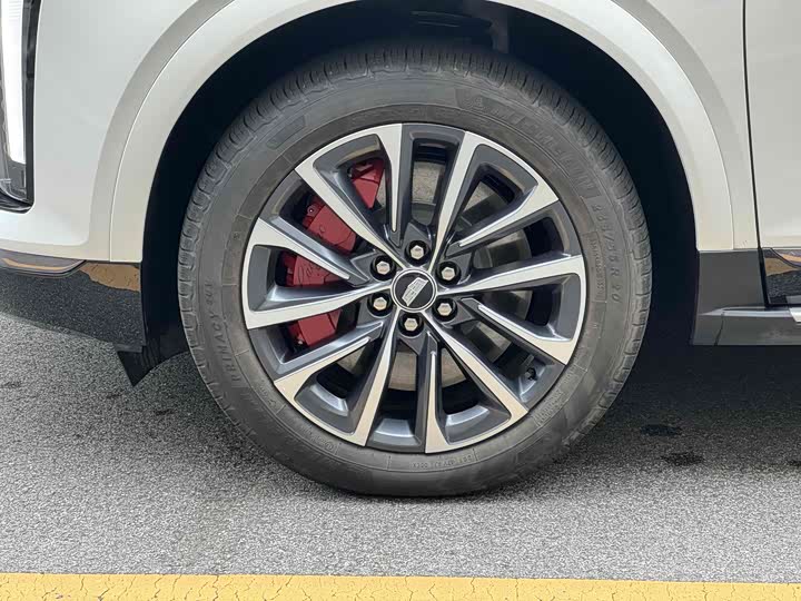 Фото 9 - Cadillac XT5