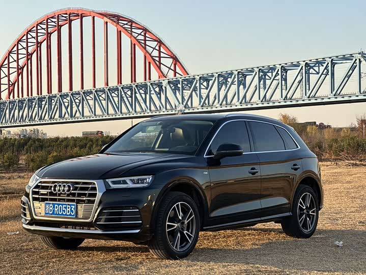 Фото 1 - Audi Q5L