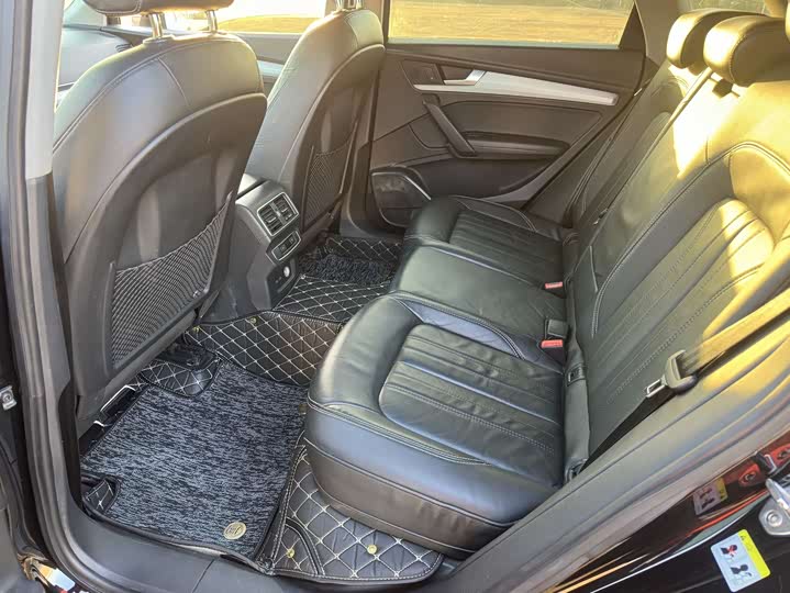 Фото 5 - Audi Q5L