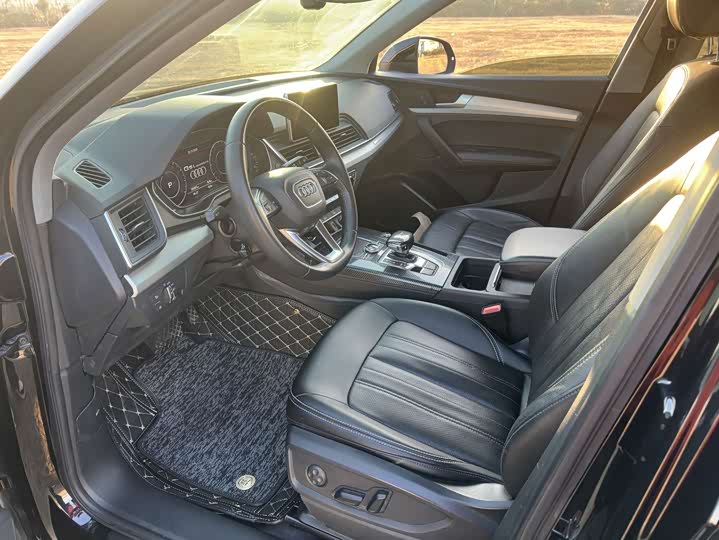 Фото 6 - Audi Q5L