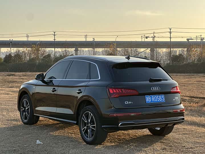 Фото 7 - Audi Q5L