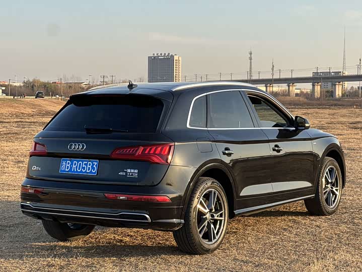 Фото 9 - Audi Q5L