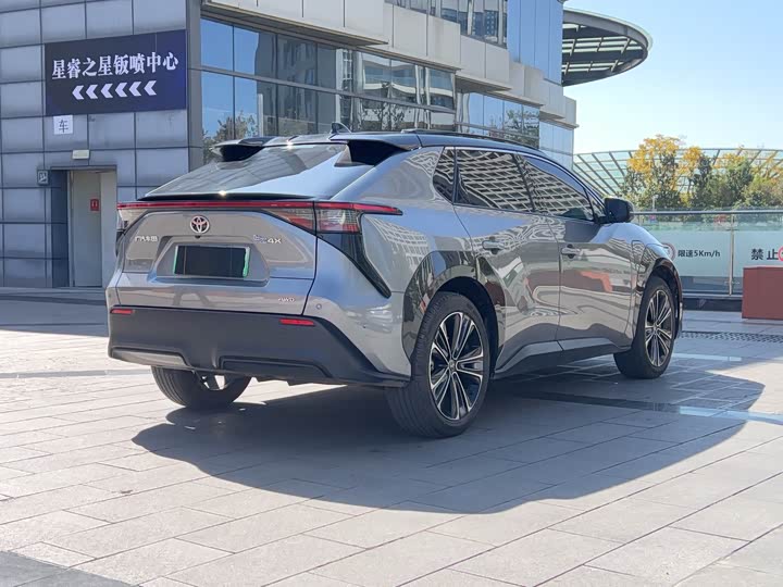 Фото 4 - Toyota bZ4X