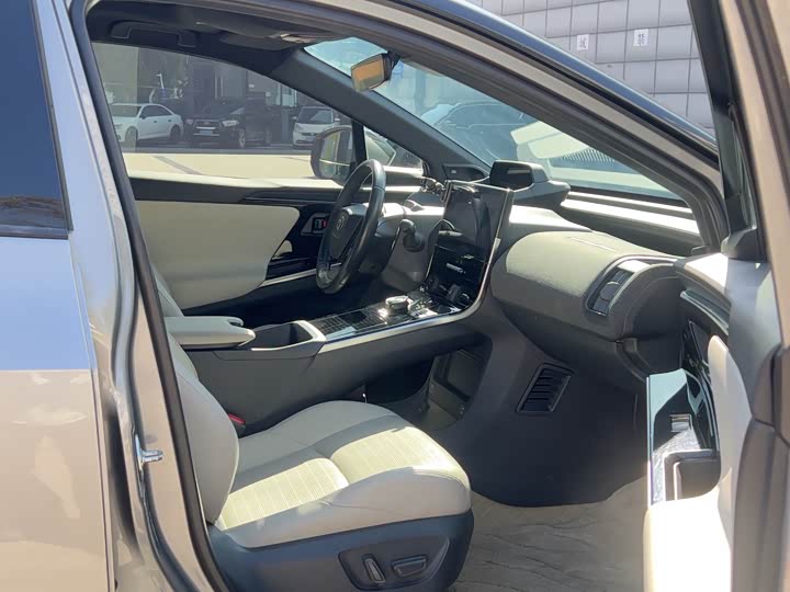 Фото 7 - Toyota bZ4X