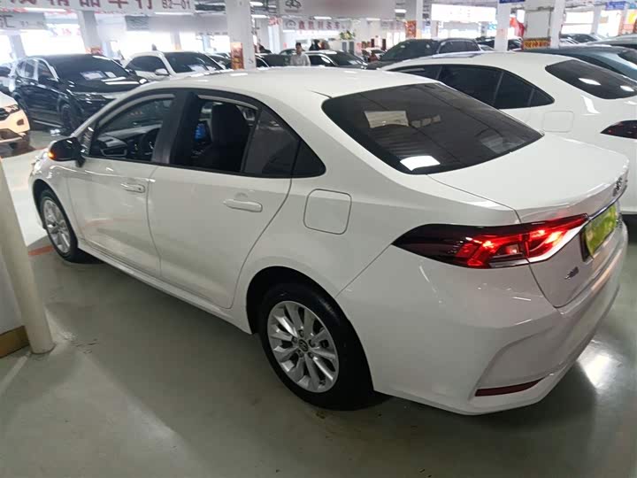 Фото 5 - Toyota Corolla