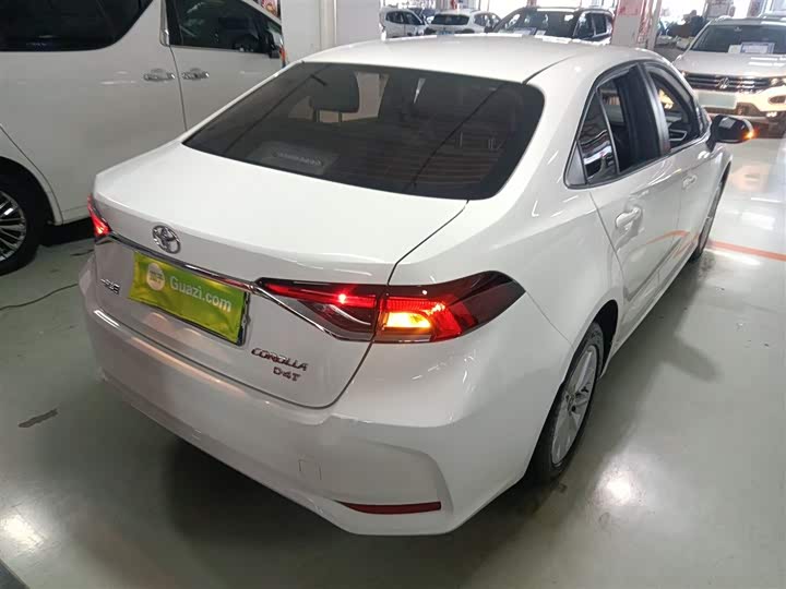 Фото 7 - Toyota Corolla