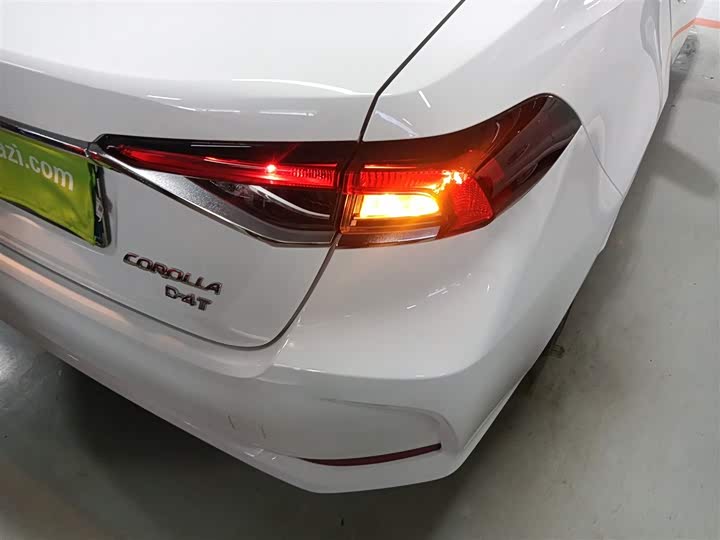 Фото 8 - Toyota Corolla