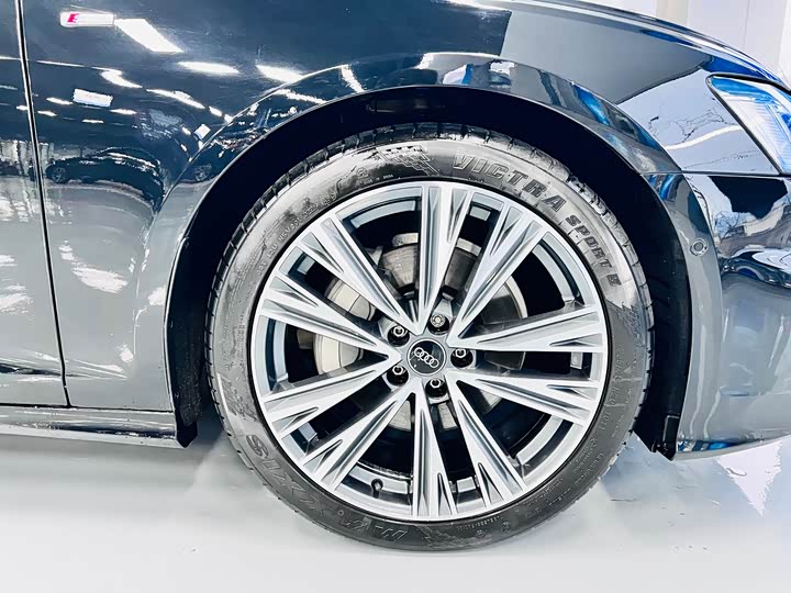 Фото 4 - Audi A6L