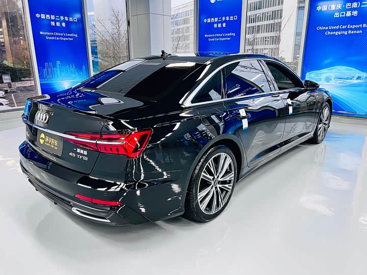 Фото 7 - Audi A6L