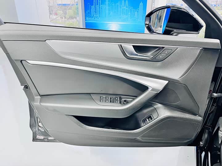 Фото 9 - Audi A6L