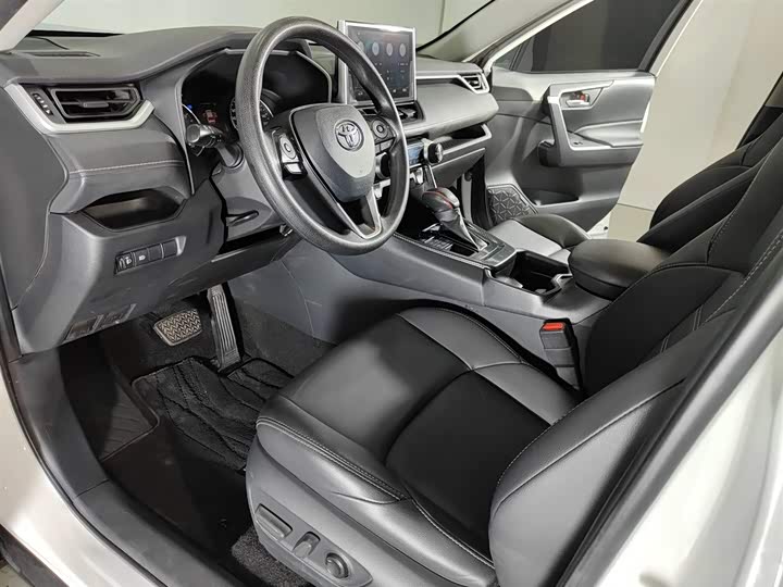 Фото 6 - Toyota Wildlander