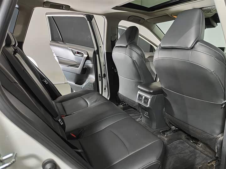 Фото 9 - Toyota Wildlander