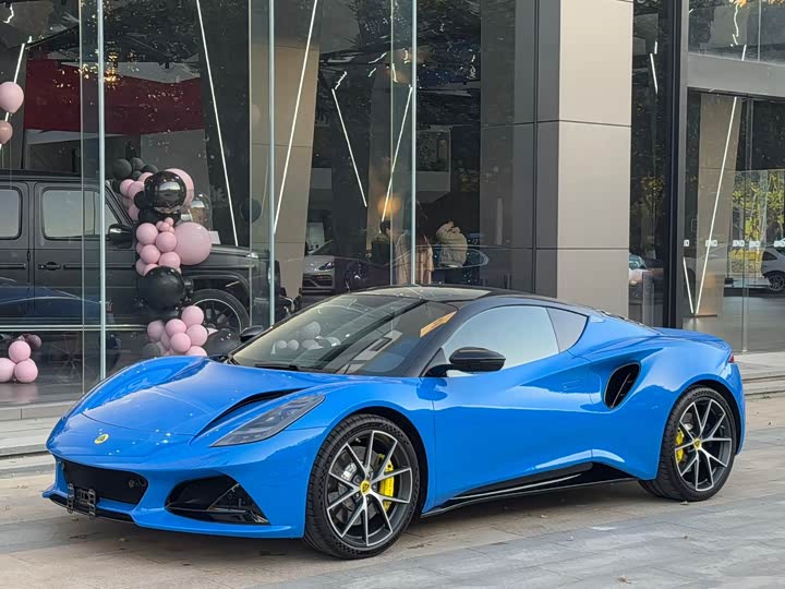 Фото 1 - Lotus Emira