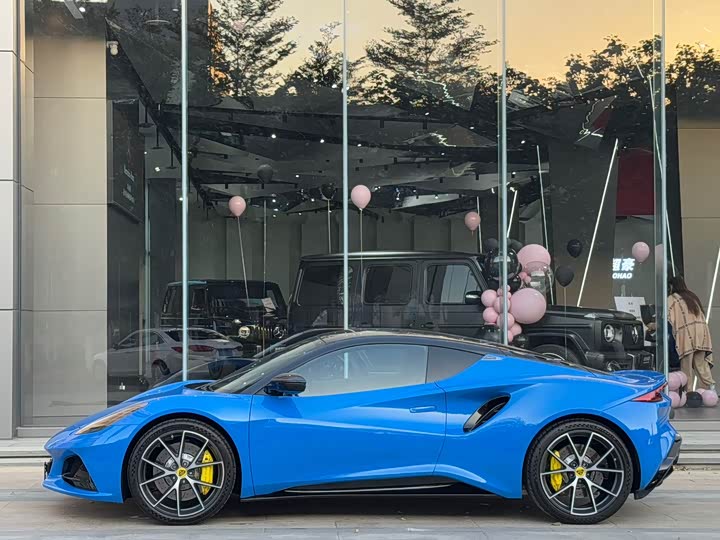 Фото 3 - Lotus Emira