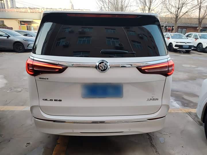 Фото 6 - Buick GL8 ES