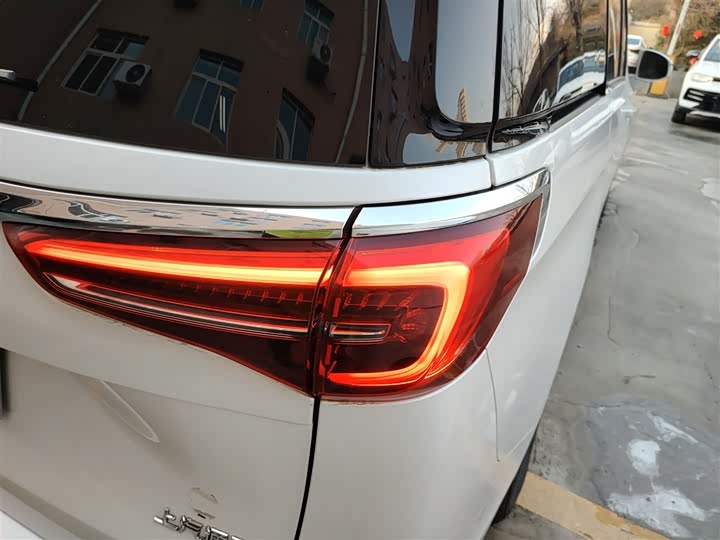 Фото 8 - Buick GL8 ES