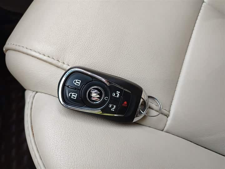 Фото 9 - Buick GL8 ES