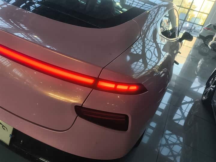 Фото 8 - XPeng P7