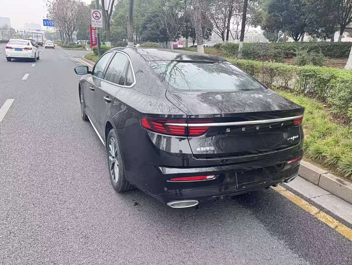 Фото 7 - Geely Preface