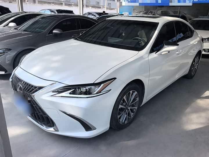 Фото 2 - Lexus ES
