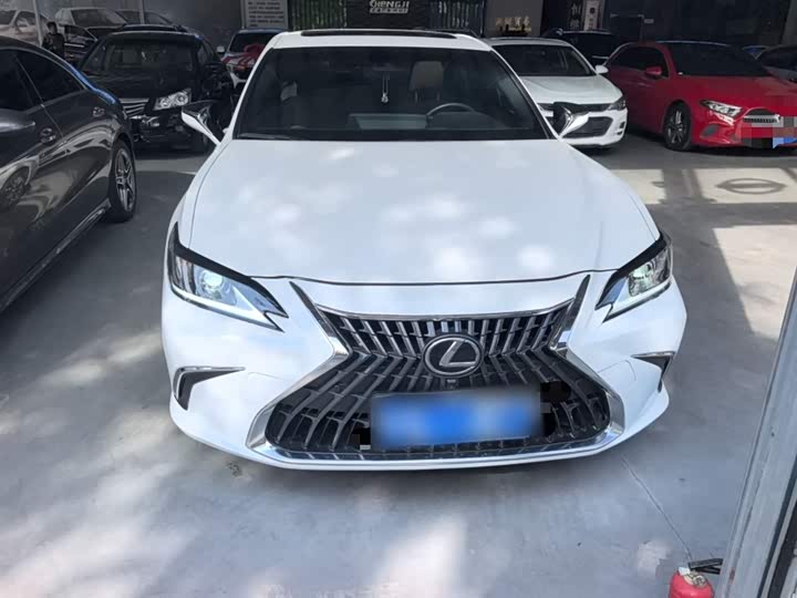 Фото 3 - Lexus ES