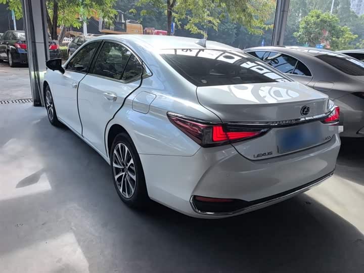 Фото 5 - Lexus ES