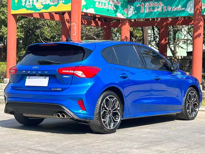 Фото 8 - Ford Focus