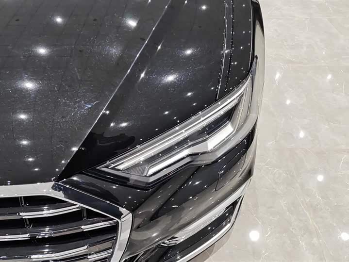 Фото 5 - Audi A6L