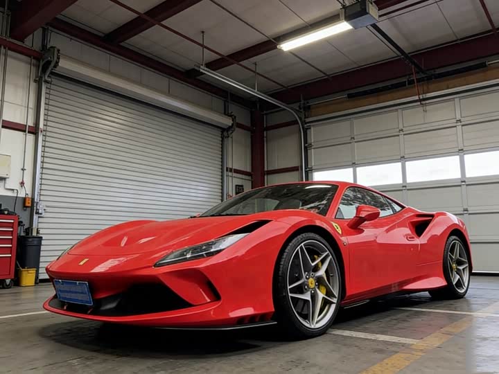 Фото 1 - Ferrari F8