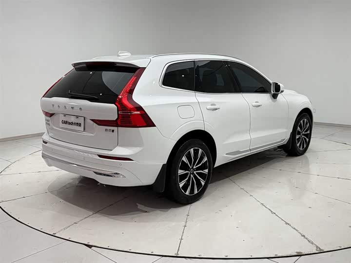 Фото 8 - Volvo XC60