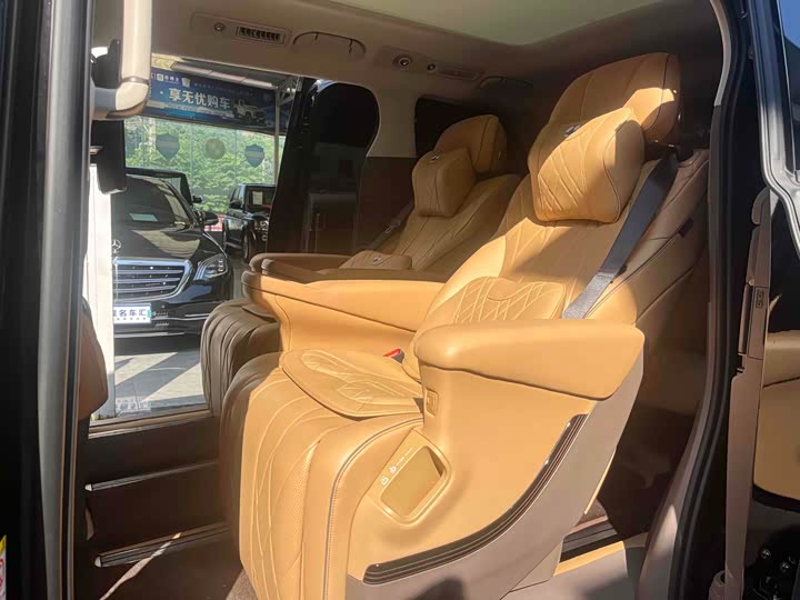 Фото 7 - Denza D9