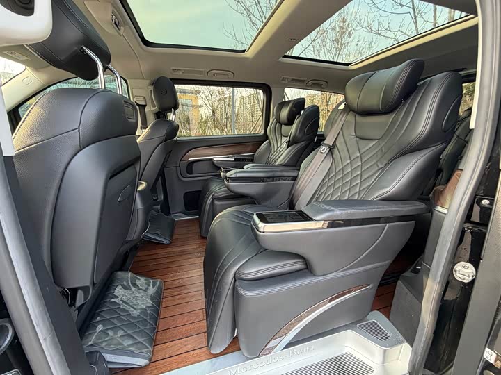 Фото 8 - Mercedes-Benz V-Class