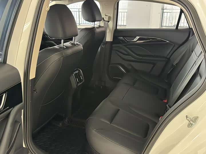 Фото 6 - Bestune B70