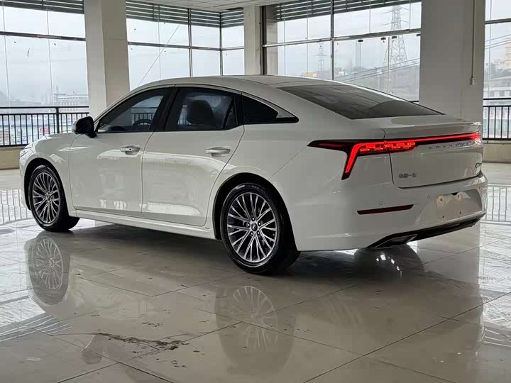 Фото 7 - Bestune B70