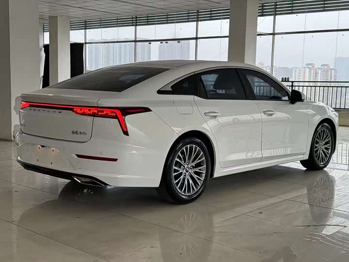 Фото 9 - Bestune B70